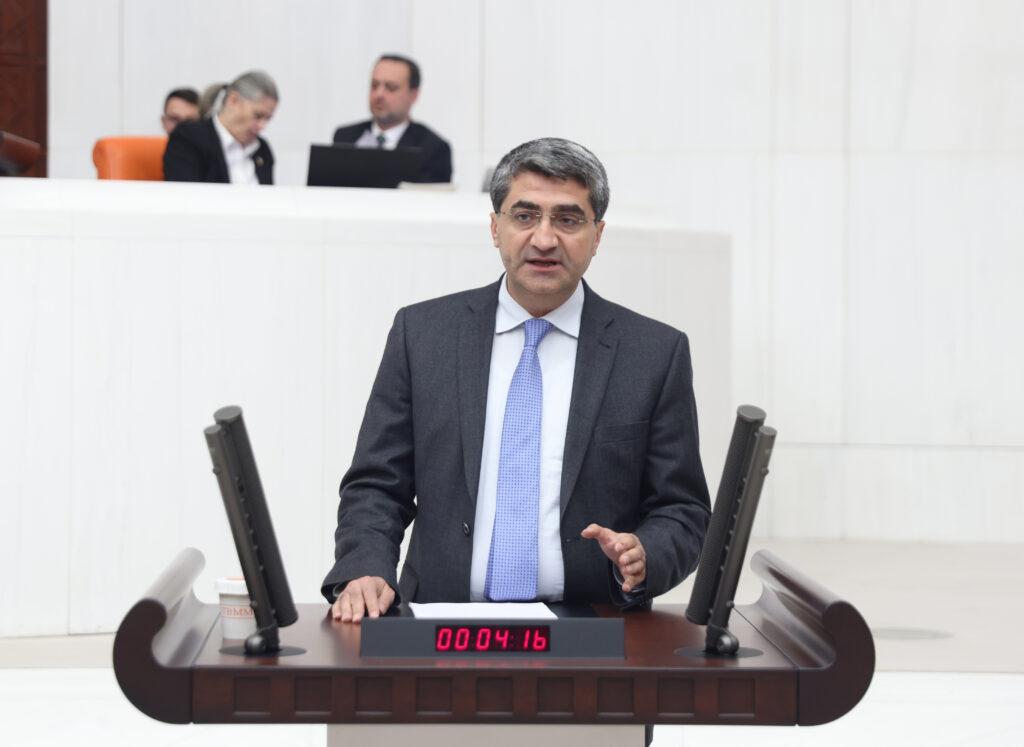 Üniversitedeki kadro iptali Ankara gündeminde