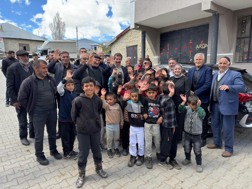VEKİL FIRAT, TEKMAN VE KARAYAZI’DA HALKLA BULUŞTU