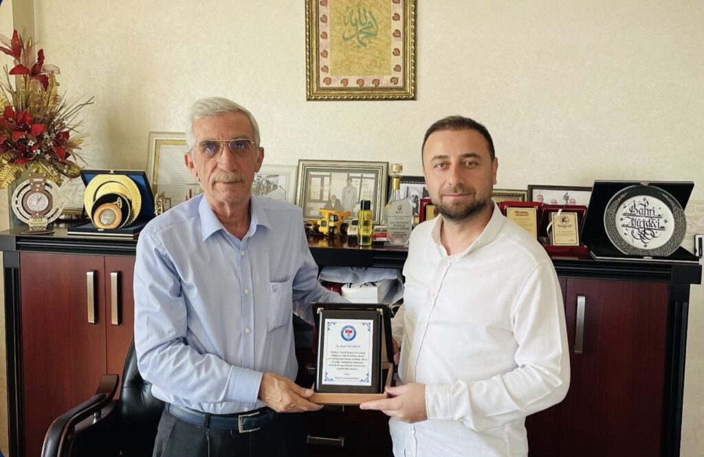 TÜRKİYE GENÇLİK KONSEYİ’NDEN İŞ İNSANI MÜJDECİ’YE DESTEKLERİNDEN ÖTÜRÜ TEŞEKKÜR PLAKETİ BATMAN