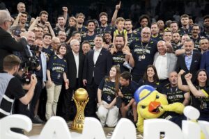 BAKAN BAK FENERBAHÇE BEKO’YU TEBRİK ETTİ