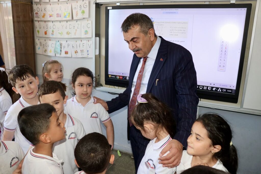 Milli Eğitim Bakanı Tekin, Giresun’da ziyaretlerde bulundu